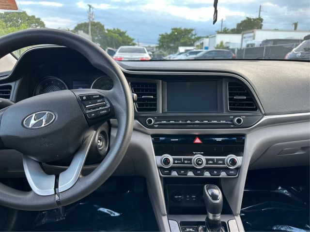 
								2020 Hyundai Elantra SEL Sedan 4D full									