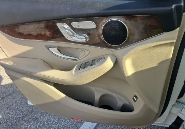 
								2018 Mercedes-Benz GLC GLC 300 Sport Utility 4D full									