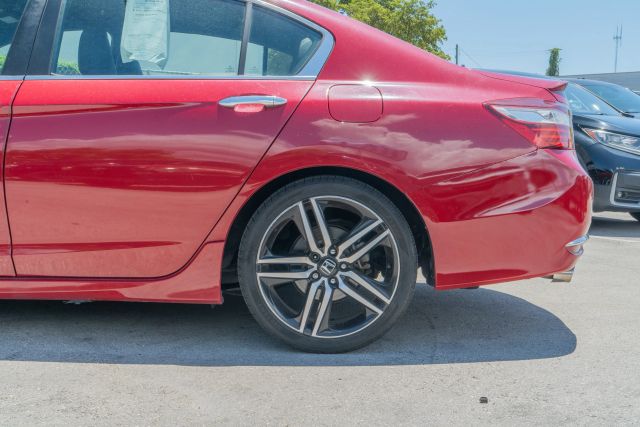 
								2017 Honda Accord Sport Sedan 4D full									