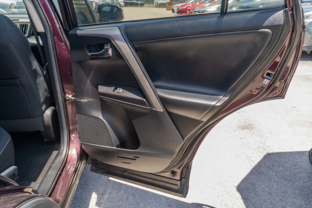 
								2018 Toyota RAV4 XLE Sport Utility 4D full									