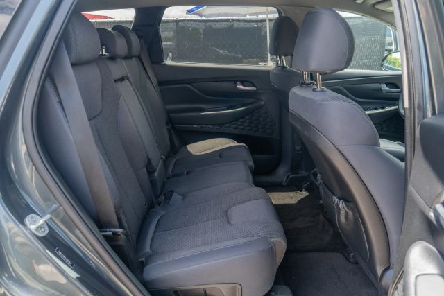 
								2020 Hyundai Santa Fe 2.4 SEL Sport Utility 4D full									