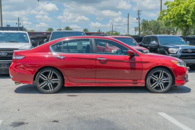 
								2017 Honda Accord Sport Sedan 4D full									