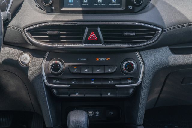 
								2020 Hyundai Santa Fe 2.4 SEL Sport Utility 4D full									