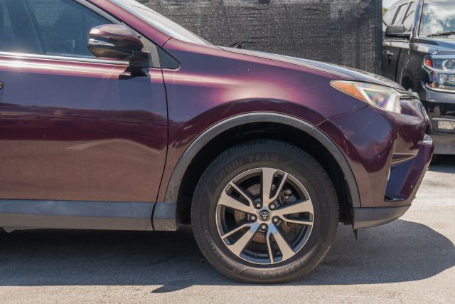 
								2018 Toyota RAV4 XLE Sport Utility 4D full									