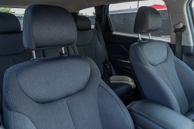 
								2020 Hyundai Santa Fe 2.4 SEL Sport Utility 4D full									