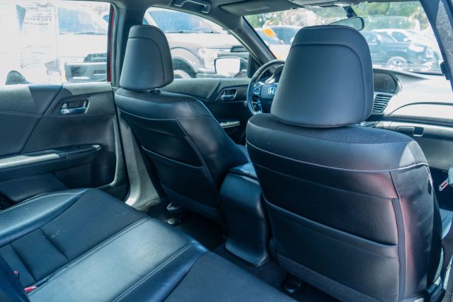 
								2017 Honda Accord Sport Sedan 4D full									