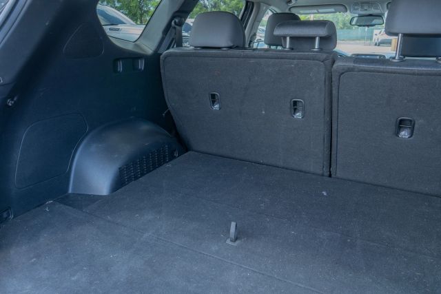 
								2020 Hyundai Santa Fe 2.4 SEL Sport Utility 4D full									