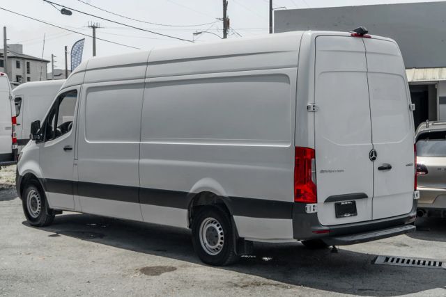
								2023 Mercedes-Benz Sprinter 2500 Cargo High Roof w/170  WB Van 3D full									