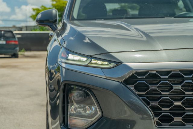 
								2020 Hyundai Santa Fe 2.4 SEL Sport Utility 4D full									