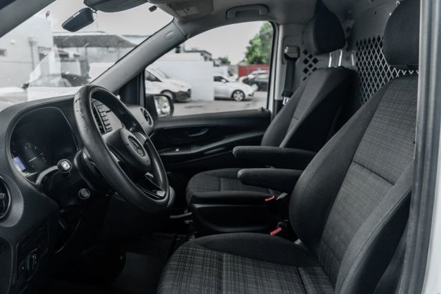 
								2018 Mercedes-Benz Metris Cargo Standard WB Van 3D full									