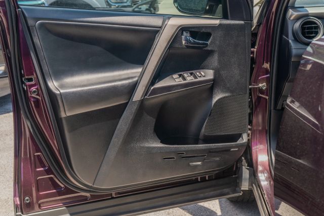 
								2018 Toyota RAV4 XLE Sport Utility 4D full									