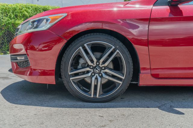 
								2017 Honda Accord Sport Sedan 4D full									