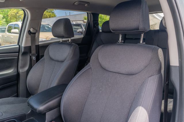 
								2020 Hyundai Santa Fe 2.4 SEL Sport Utility 4D full									