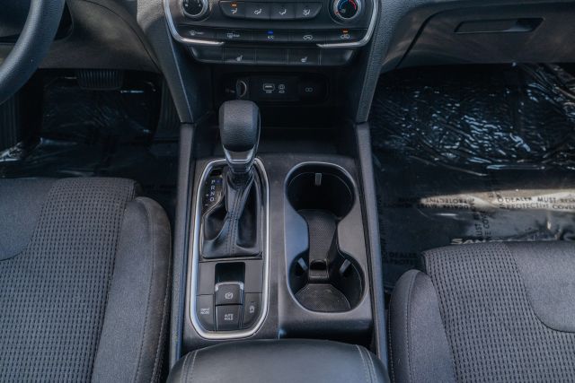 
								2020 Hyundai Santa Fe 2.4 SEL Sport Utility 4D full									