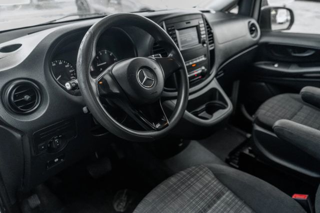 
								2018 Mercedes-Benz Metris Cargo Standard WB Van 3D full									