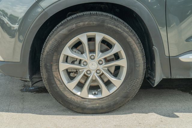 
								2020 Hyundai Santa Fe 2.4 SEL Sport Utility 4D full									