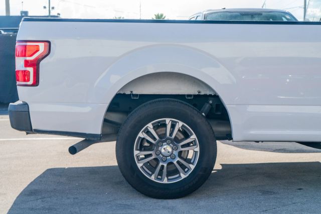 
								2020 Ford F150 Regular Cab XL Pickup 2D 8 ft full									