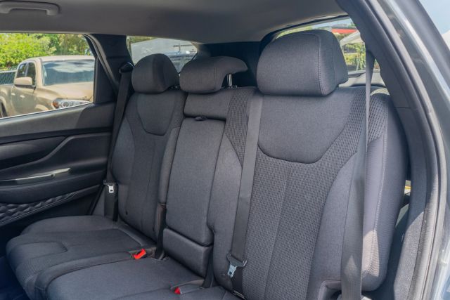 
								2020 Hyundai Santa Fe 2.4 SEL Sport Utility 4D full									