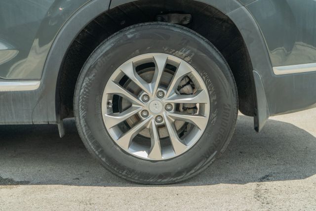 
								2020 Hyundai Santa Fe 2.4 SEL Sport Utility 4D full									