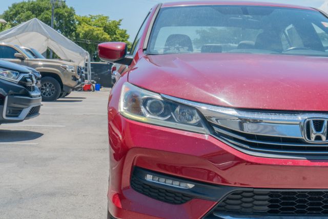 
								2017 Honda Accord Sport Sedan 4D full									