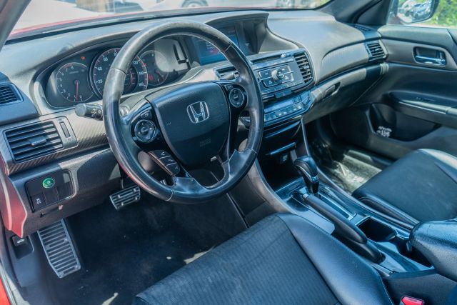 
								2017 Honda Accord Sport Sedan 4D full									