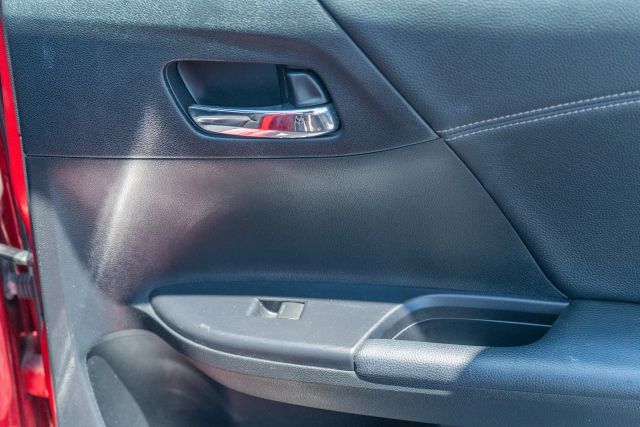 
								2017 Honda Accord Sport Sedan 4D full									