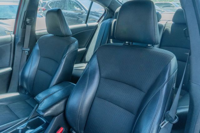 
								2017 Honda Accord Sport Sedan 4D full									