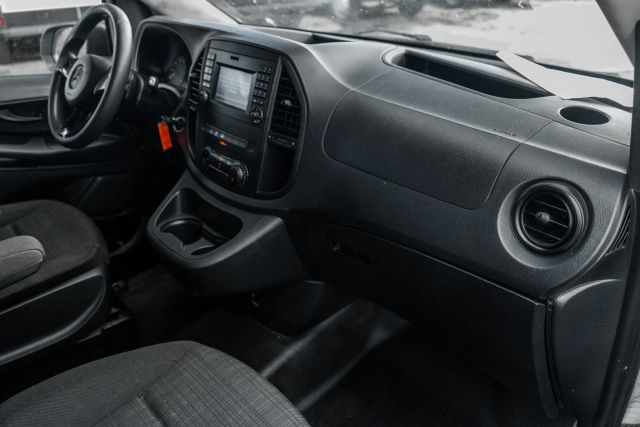 
								2018 Mercedes-Benz Metris Cargo Standard WB Van 3D full									