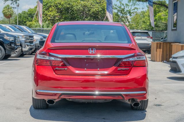 
								2017 Honda Accord Sport Sedan 4D full									