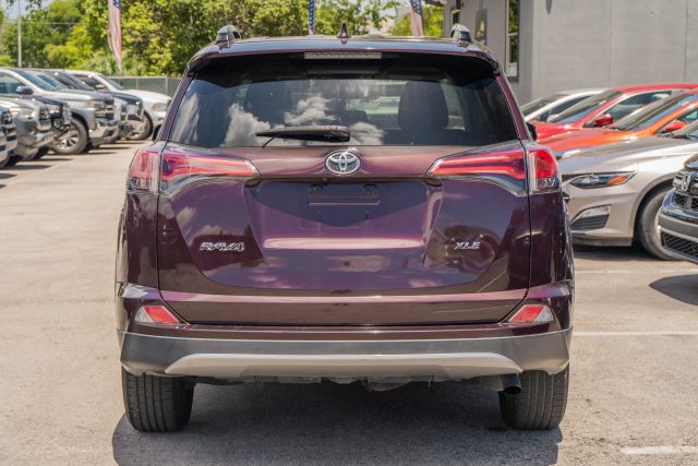 
								2018 Toyota RAV4 XLE Sport Utility 4D full									