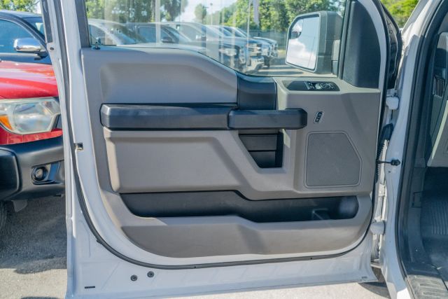 
								2020 Ford F150 Regular Cab XL Pickup 2D 8 ft full									