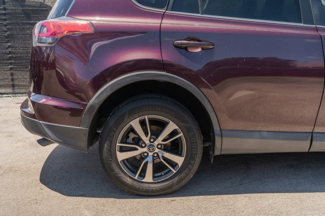 
								2018 Toyota RAV4 XLE Sport Utility 4D full									