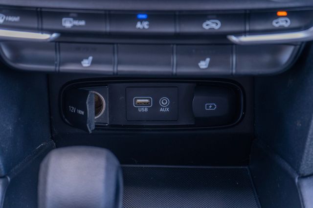 
								2020 Hyundai Santa Fe 2.4 SEL Sport Utility 4D full									