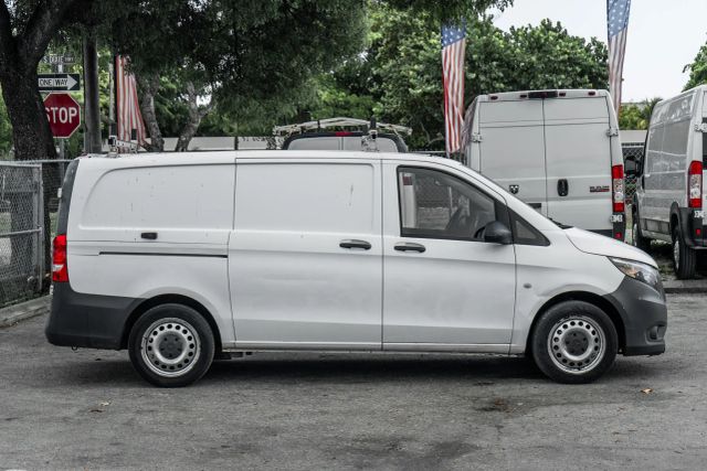 
								2018 Mercedes-Benz Metris Cargo Standard WB Van 3D full									
