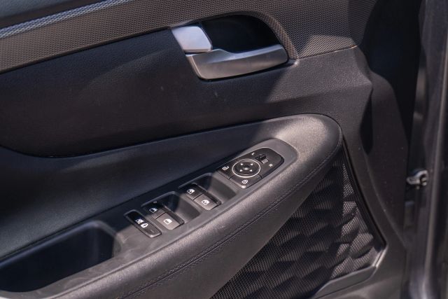 
								2020 Hyundai Santa Fe 2.4 SEL Sport Utility 4D full									