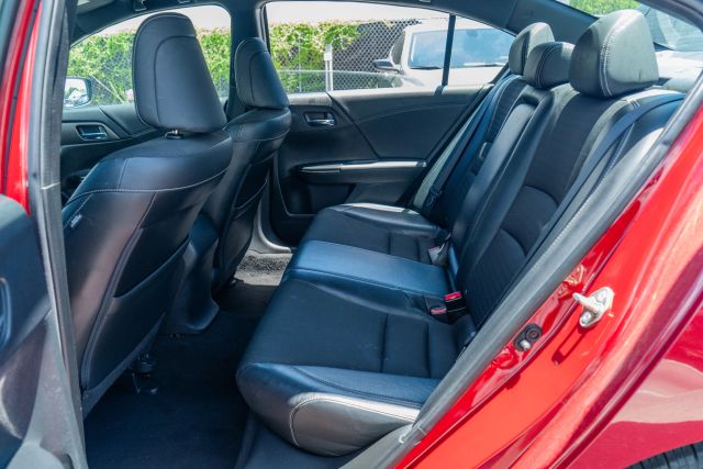 
								2017 Honda Accord Sport Sedan 4D full									