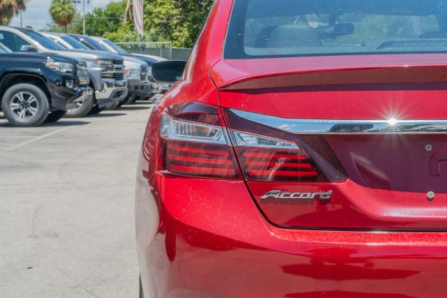 
								2017 Honda Accord Sport Sedan 4D full									