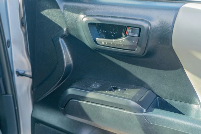 
								2017 Toyota Tacoma Access Cab SR Pickup 4D 6 ft full									