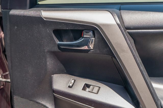 
								2018 Toyota RAV4 XLE Sport Utility 4D full									