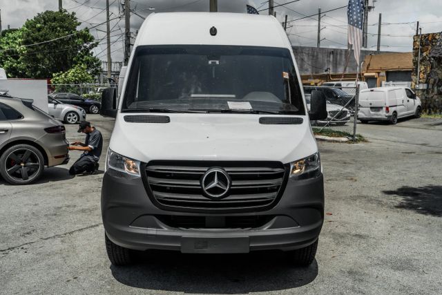 
								2023 Mercedes-Benz Sprinter 2500 Cargo High Roof w/170  WB Van 3D full									