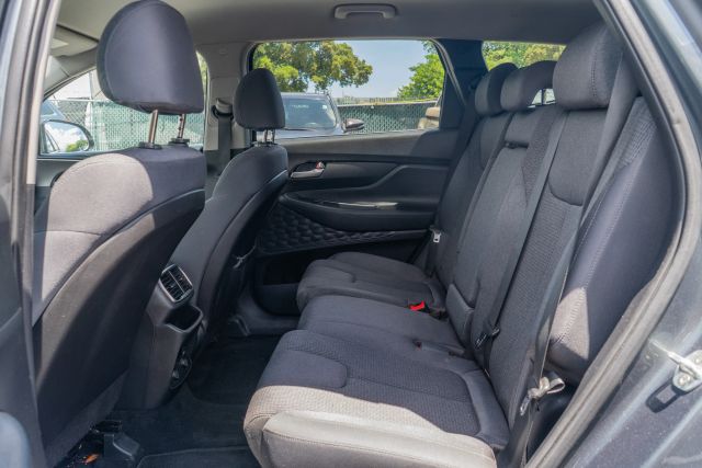 
								2020 Hyundai Santa Fe 2.4 SEL Sport Utility 4D full									