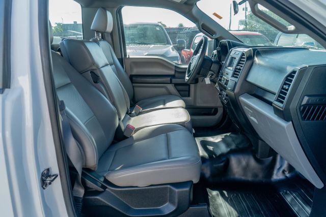 
								2020 Ford F150 Regular Cab XL Pickup 2D 8 ft full									