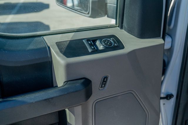 
								2020 Ford F150 Regular Cab XL Pickup 2D 8 ft full									