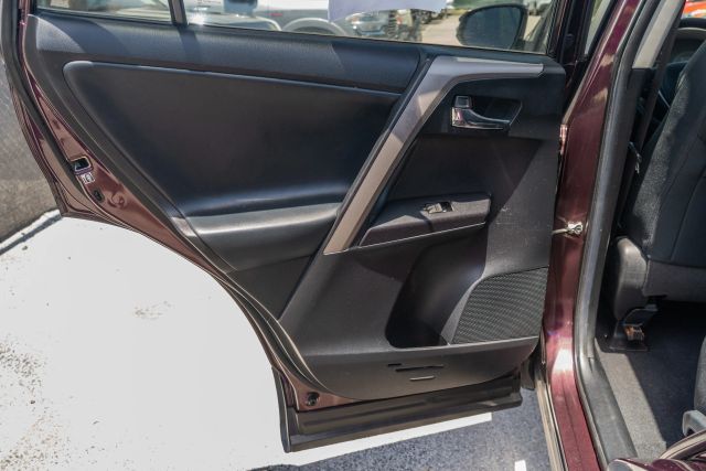 
								2018 Toyota RAV4 XLE Sport Utility 4D full									