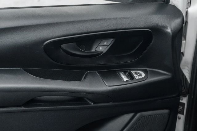 
								2018 Mercedes-Benz Metris Cargo Standard WB Van 3D full									