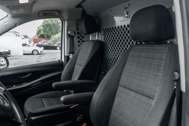 
								2018 Mercedes-Benz Metris Cargo Standard WB Van 3D full									