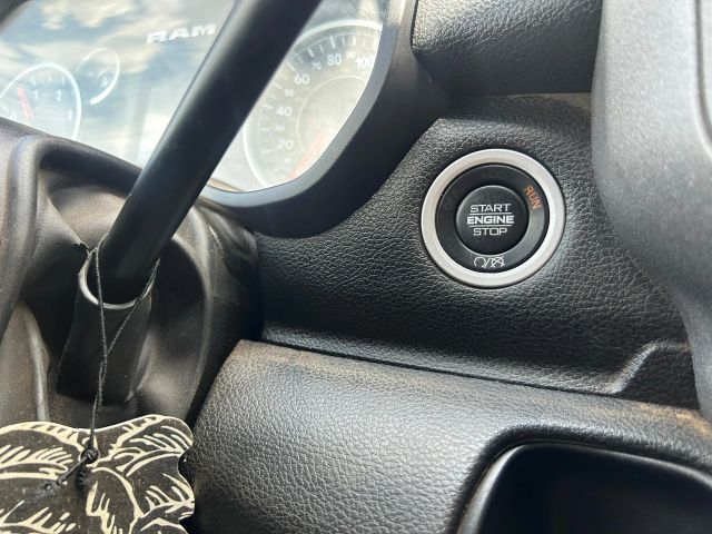 
								2022 Ram 3500 Crew Cab & Chassis Tradesman Cab & Chassis 4D full									