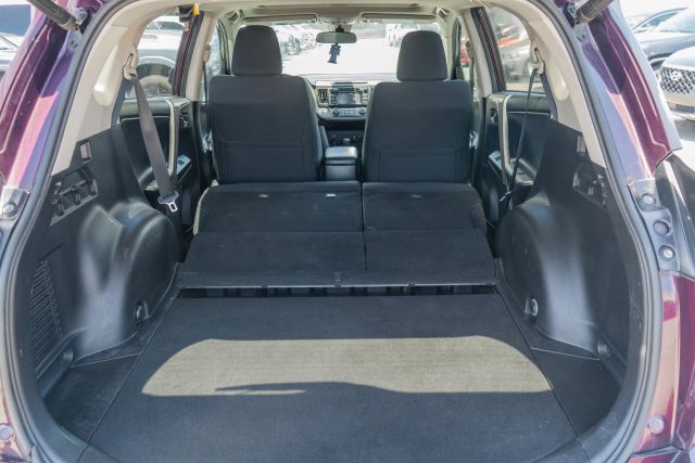 
								2018 Toyota RAV4 XLE Sport Utility 4D full									