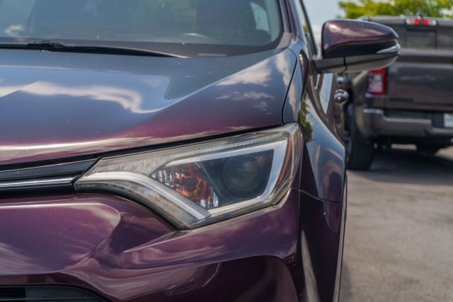 
								2018 Toyota RAV4 XLE Sport Utility 4D full									