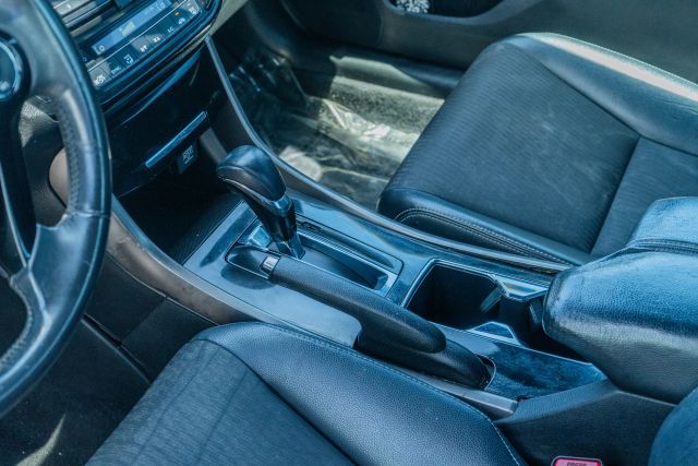 
								2017 Honda Accord Sport Sedan 4D full									